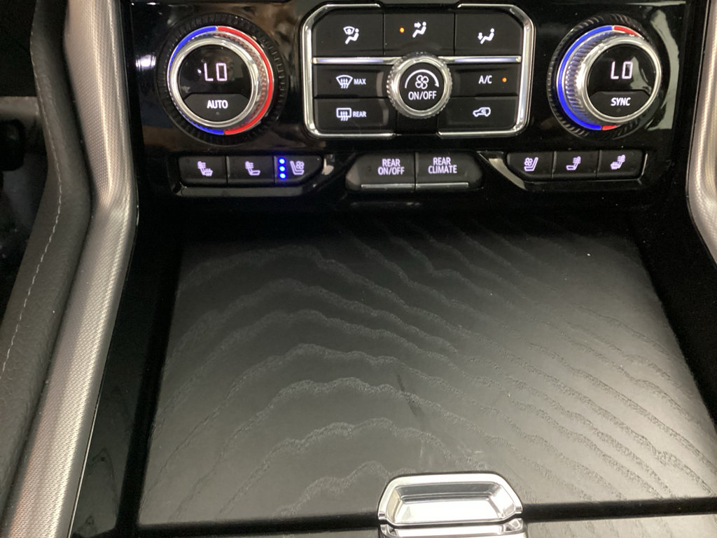 Used 2022 GMC Yukon XL Denali AWD/4WD image 30