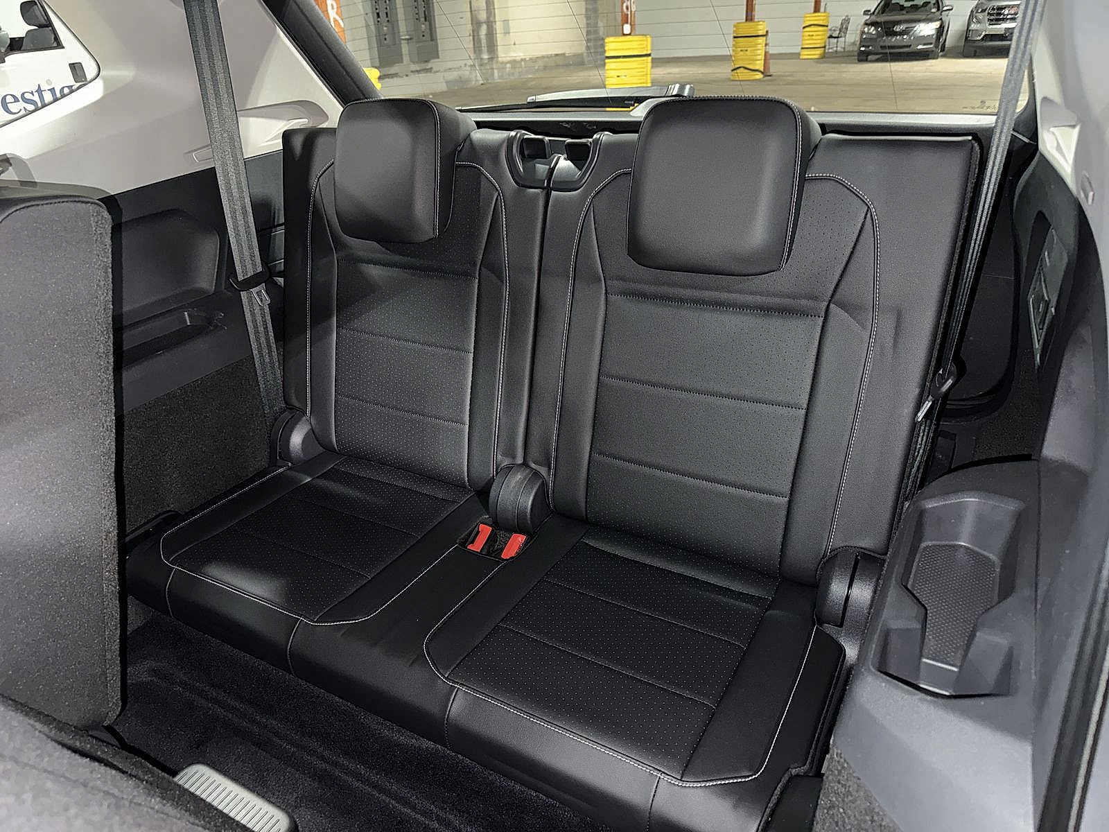 Used 2021 Volkswagen Tiguan SE w/ Panoramic Sunroof Package image 18