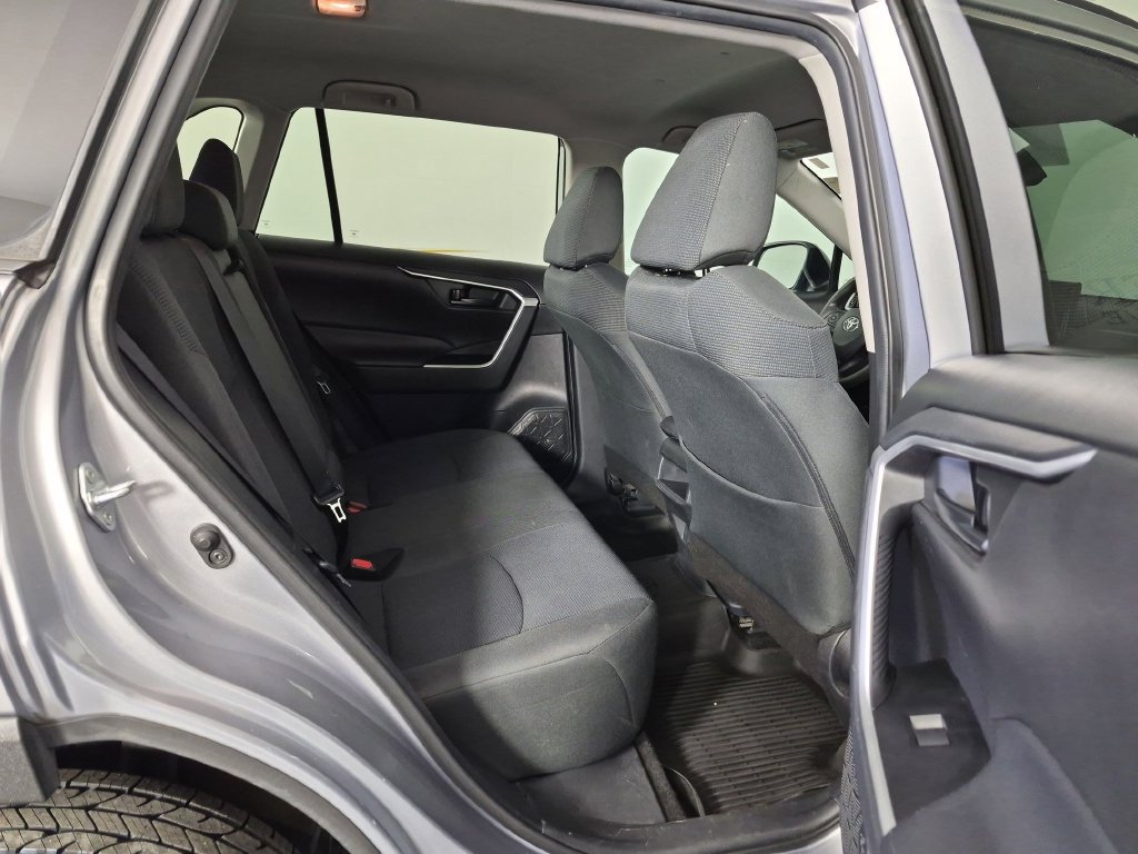 Used 2021 Toyota RAV4 LE FWD image 33