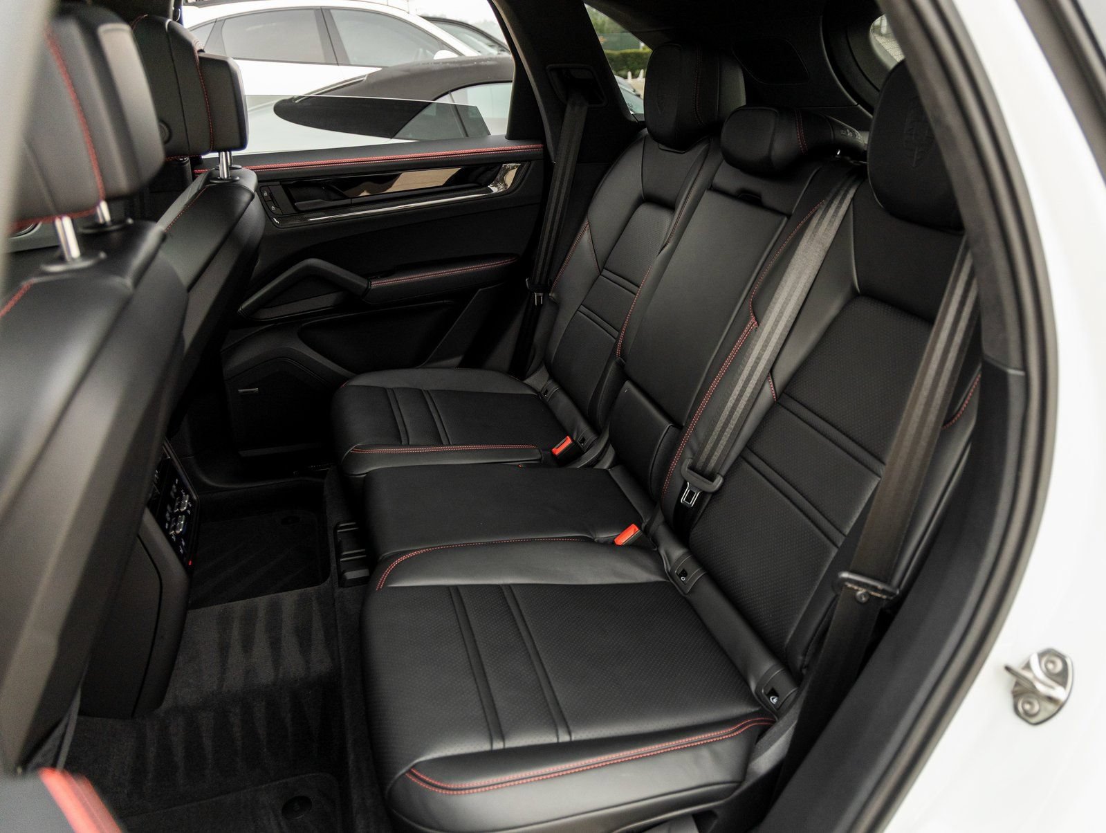 Certified 2026 Porsche Cayenne GTS AWD/4WD image 35