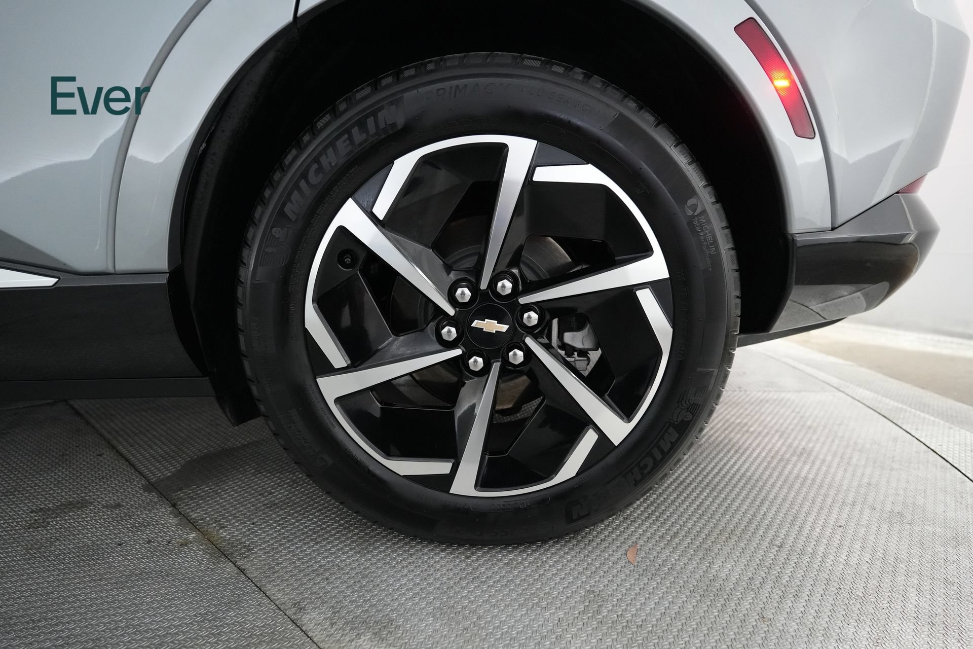 Used 2024 Chevrolet Equinox EV LT FWD image 9