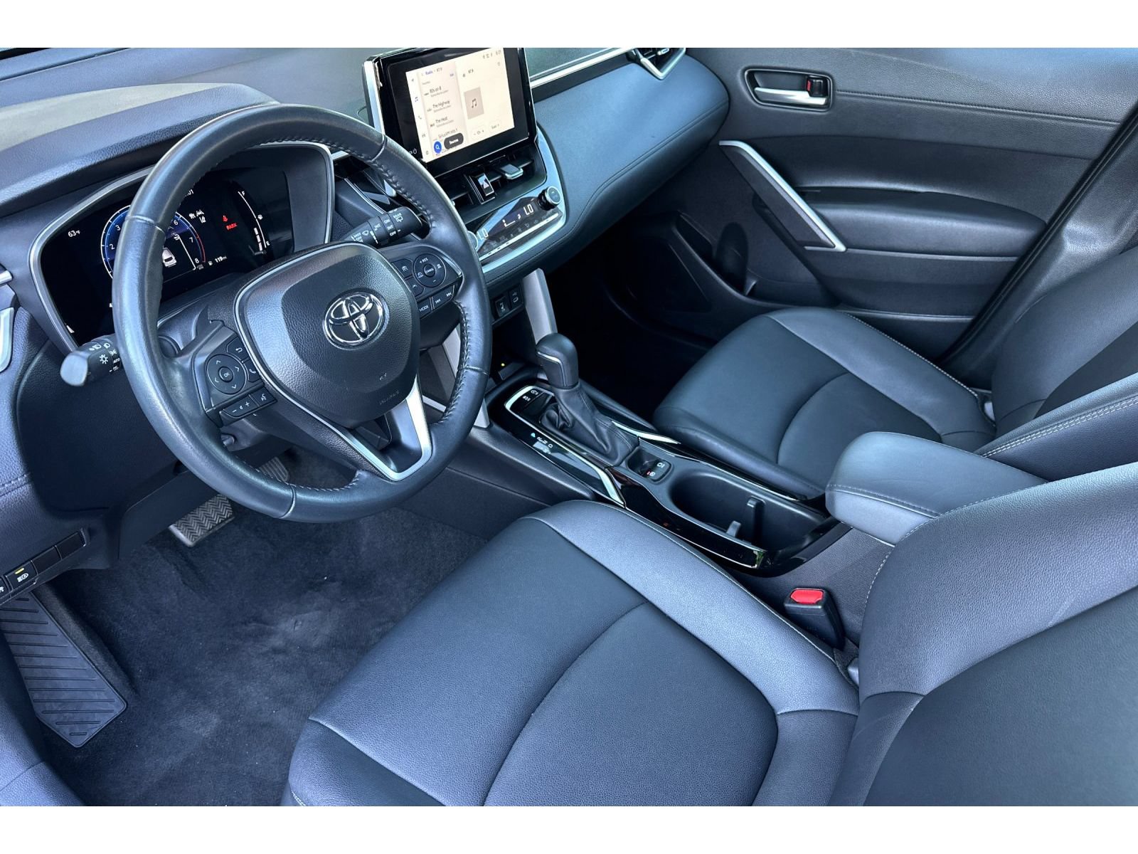 Used 2025 Toyota Corolla Cross XLE AWD/4WD image 10