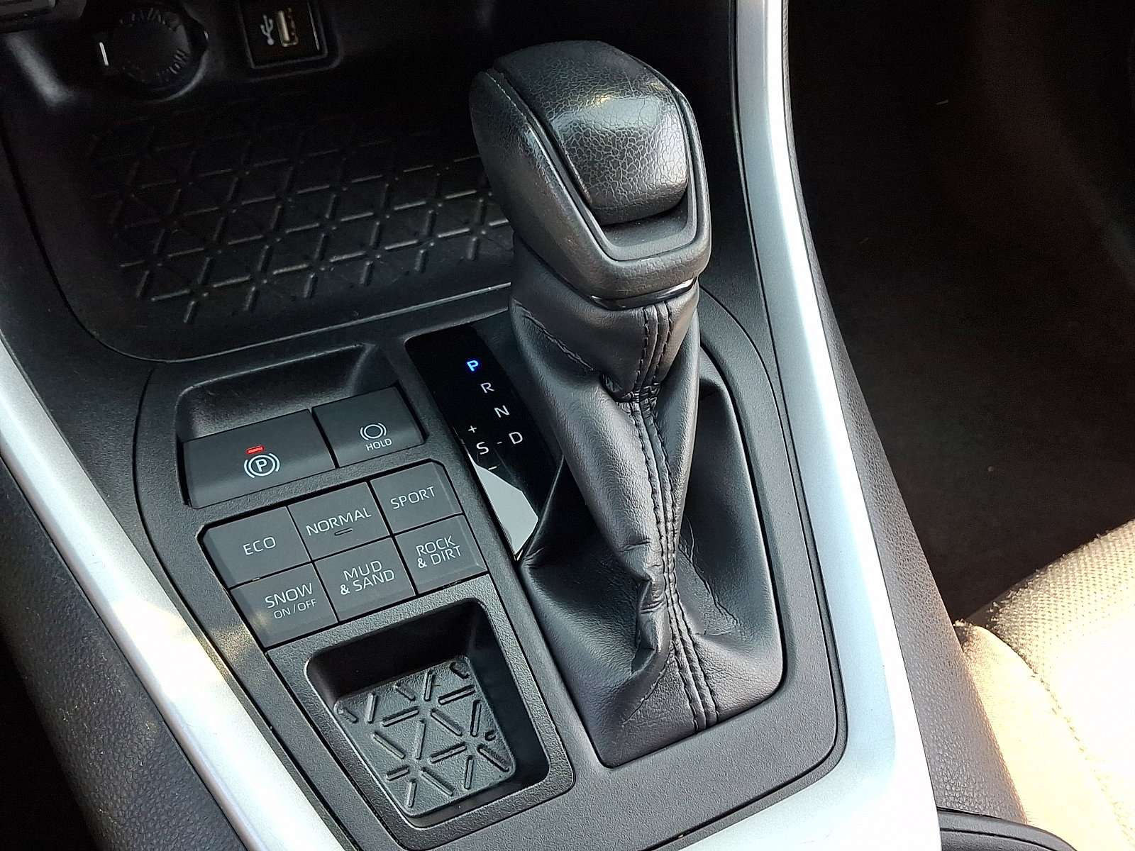 Used 2024 Toyota RAV4 XLE AWD/4WD image 16