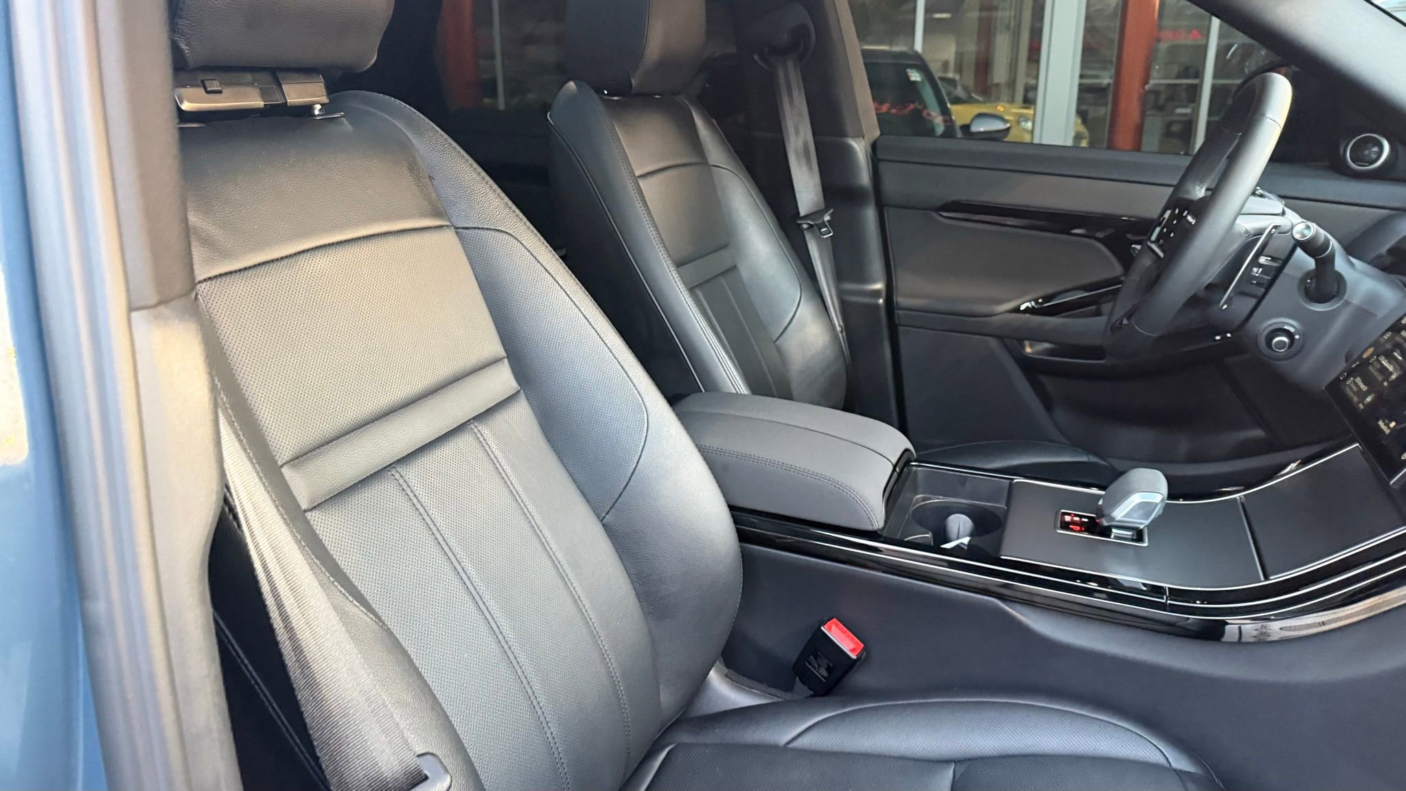 Used 2024 Land Rover Range Rover Evoque Dynamic SE image 16