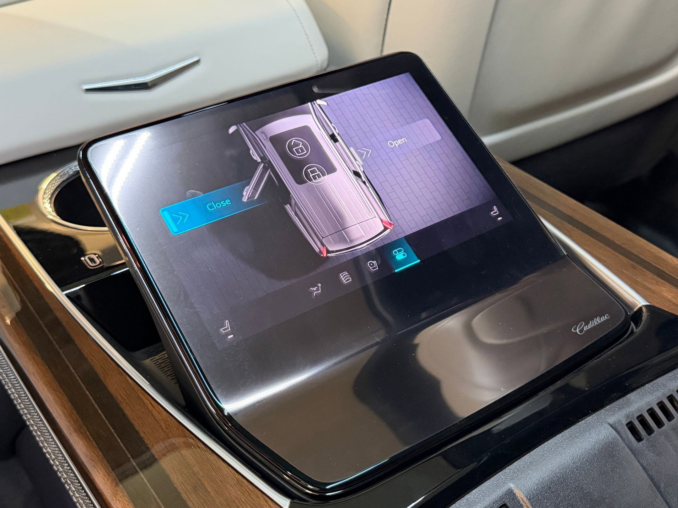 New 2026 Cadillac Escalade ESV Platinum Sport AWD/4WD image 55