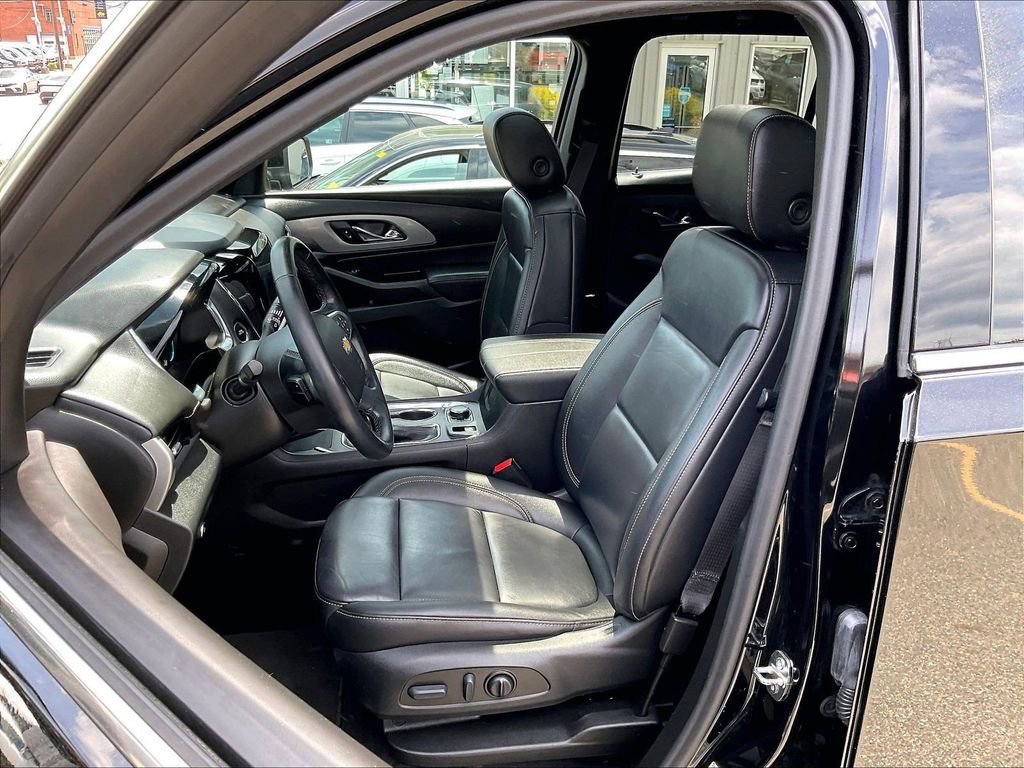 Used 2023 Chevrolet Traverse LT w/ LT Premium Package AWD/4WD image 10