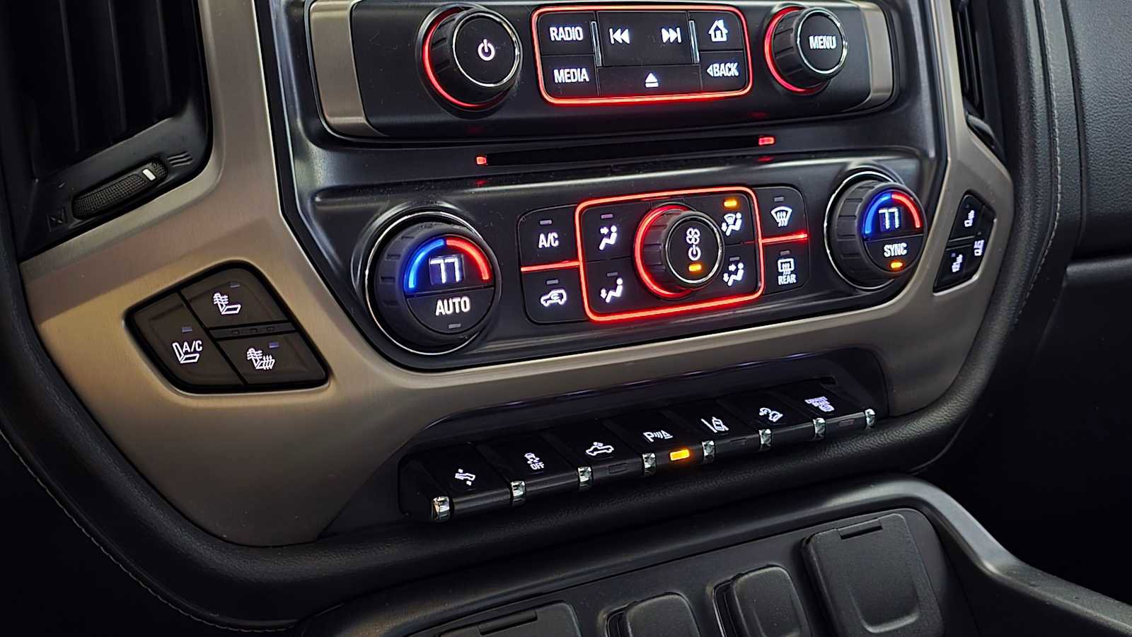 Used 2015 GMC Sierra 3500 Denali w/ Duramax Plus Package image 32