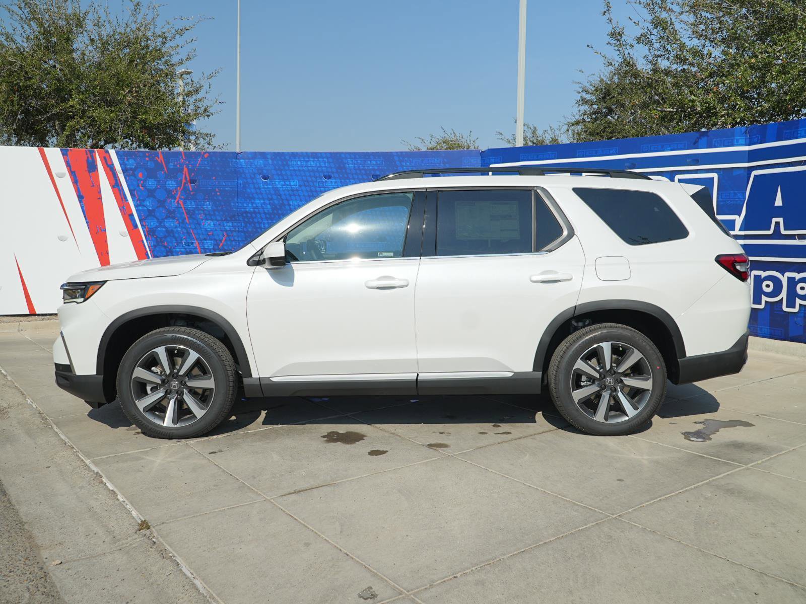 New 2025 Honda Pilot Touring image 10