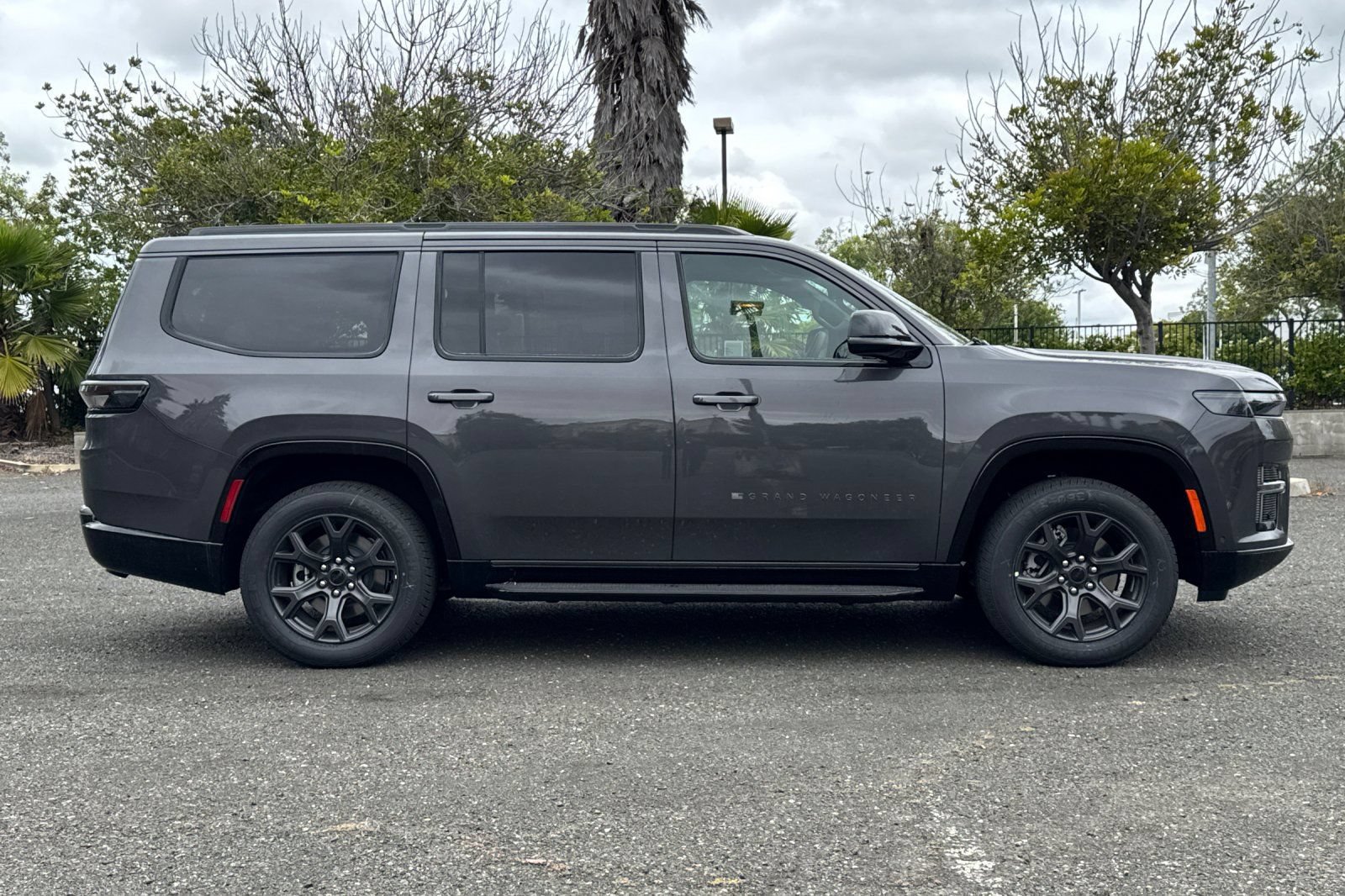 New 2026 Jeep Grand Wagoneer Limited AWD/4WD image 2