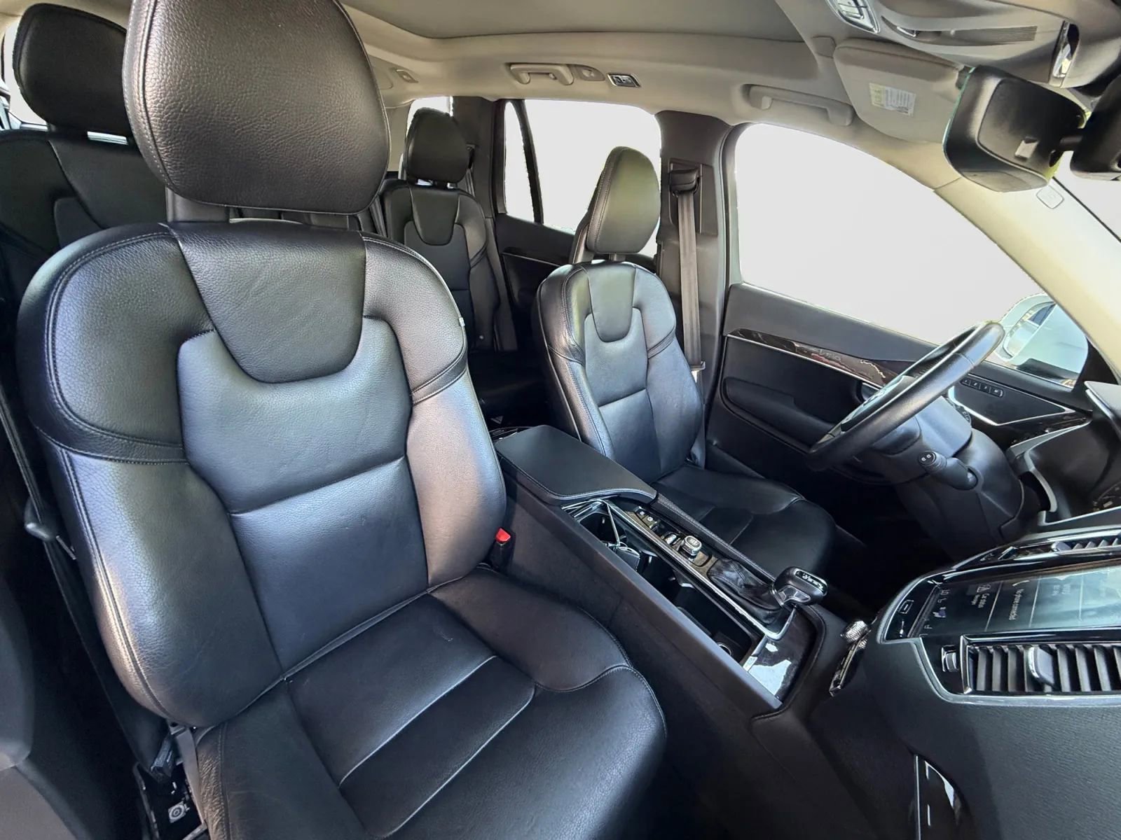 Used 2018 Volvo XC90 T6 Momentum w/ Momentum Plus Package AWD/4WD image 23