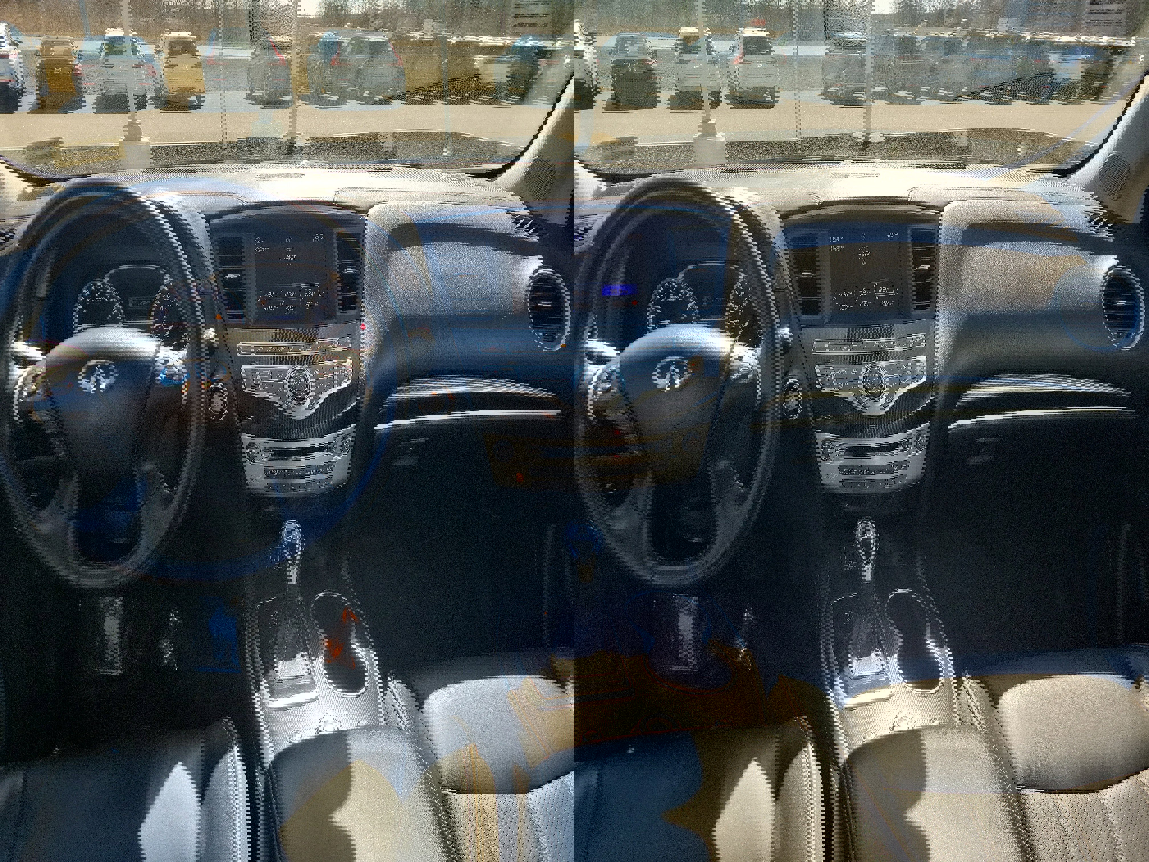 Used 2019 INFINITI QX60 Luxe w/ Essential Package image 3