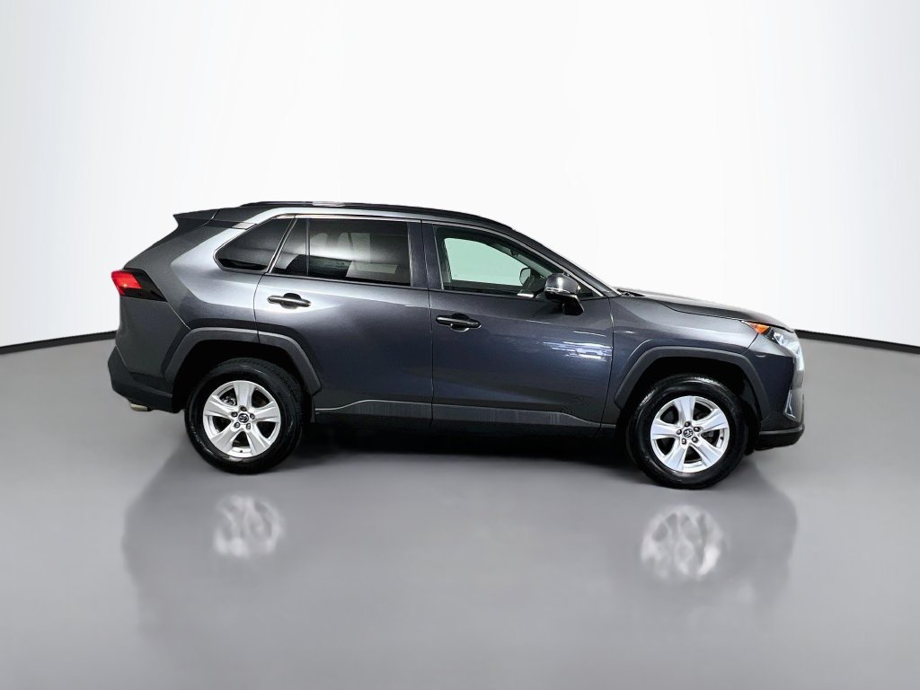 Used 2021 Toyota RAV4 XLE AWD/4WD image 2