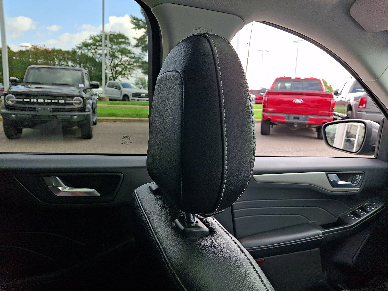 Certified 2022 Ford Escape SEL AWD/4WD image 12