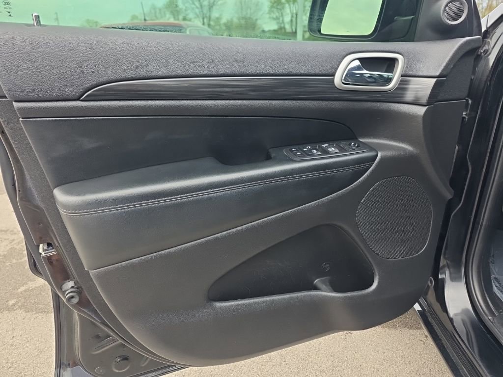 Used 2020 Jeep Grand Cherokee Altitude AWD/4WD image 15