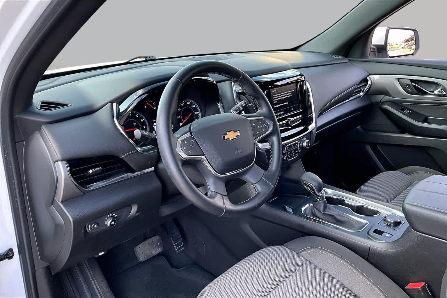 Used 2023 Chevrolet Traverse LT FWD image 16