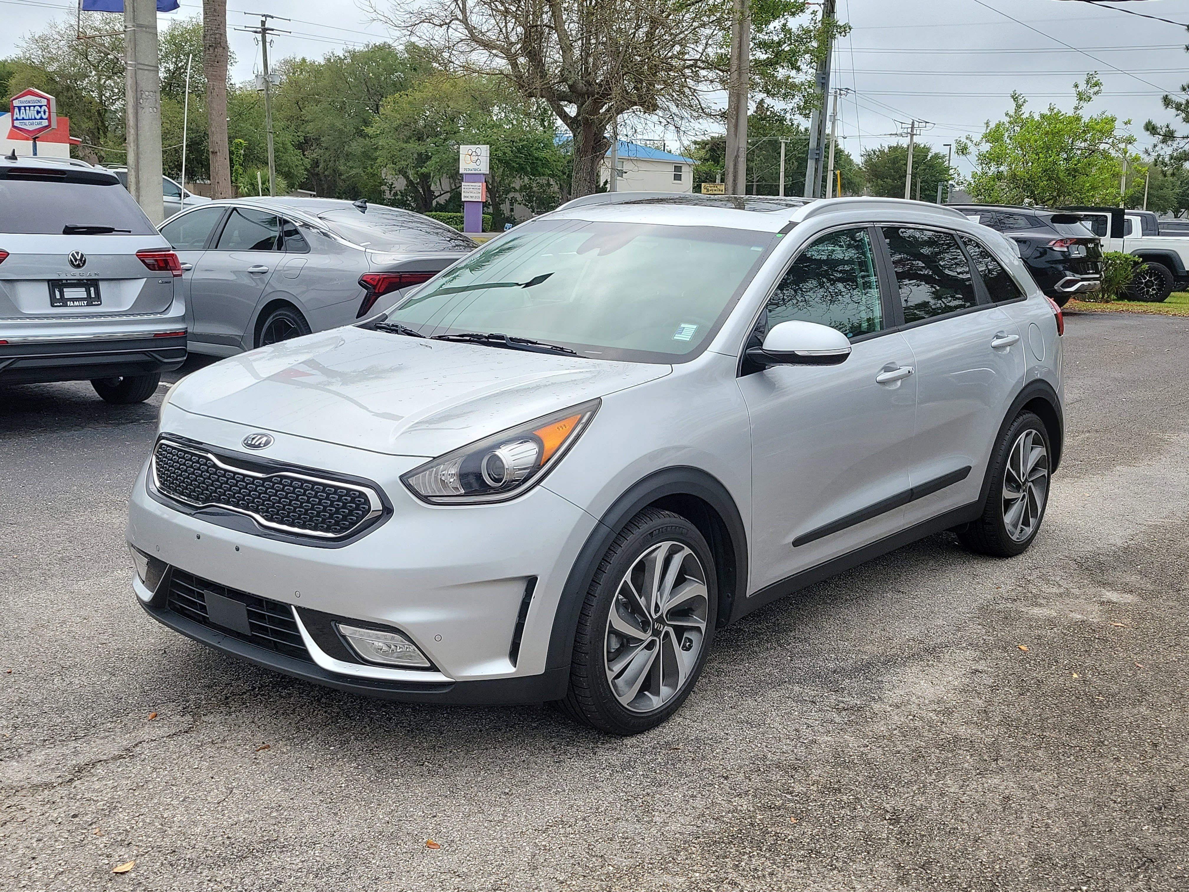Used 2018 Kia Niro Touring FWD image 3