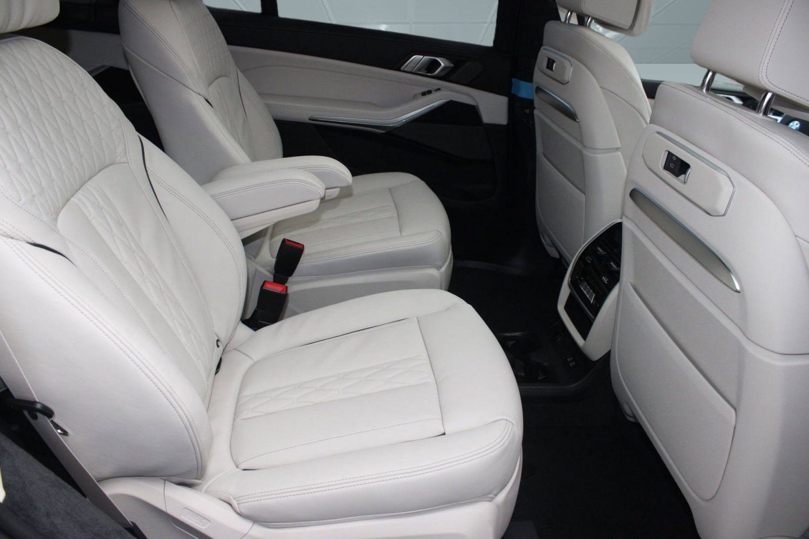 New 2026 BMW X7 M60i image 35