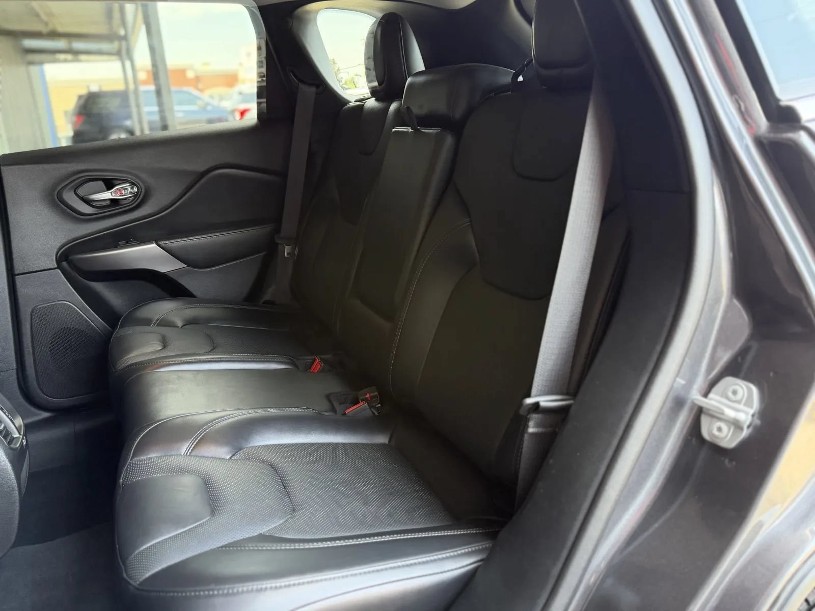 Used 2021 Jeep Cherokee Latitude Lux FWD image 16