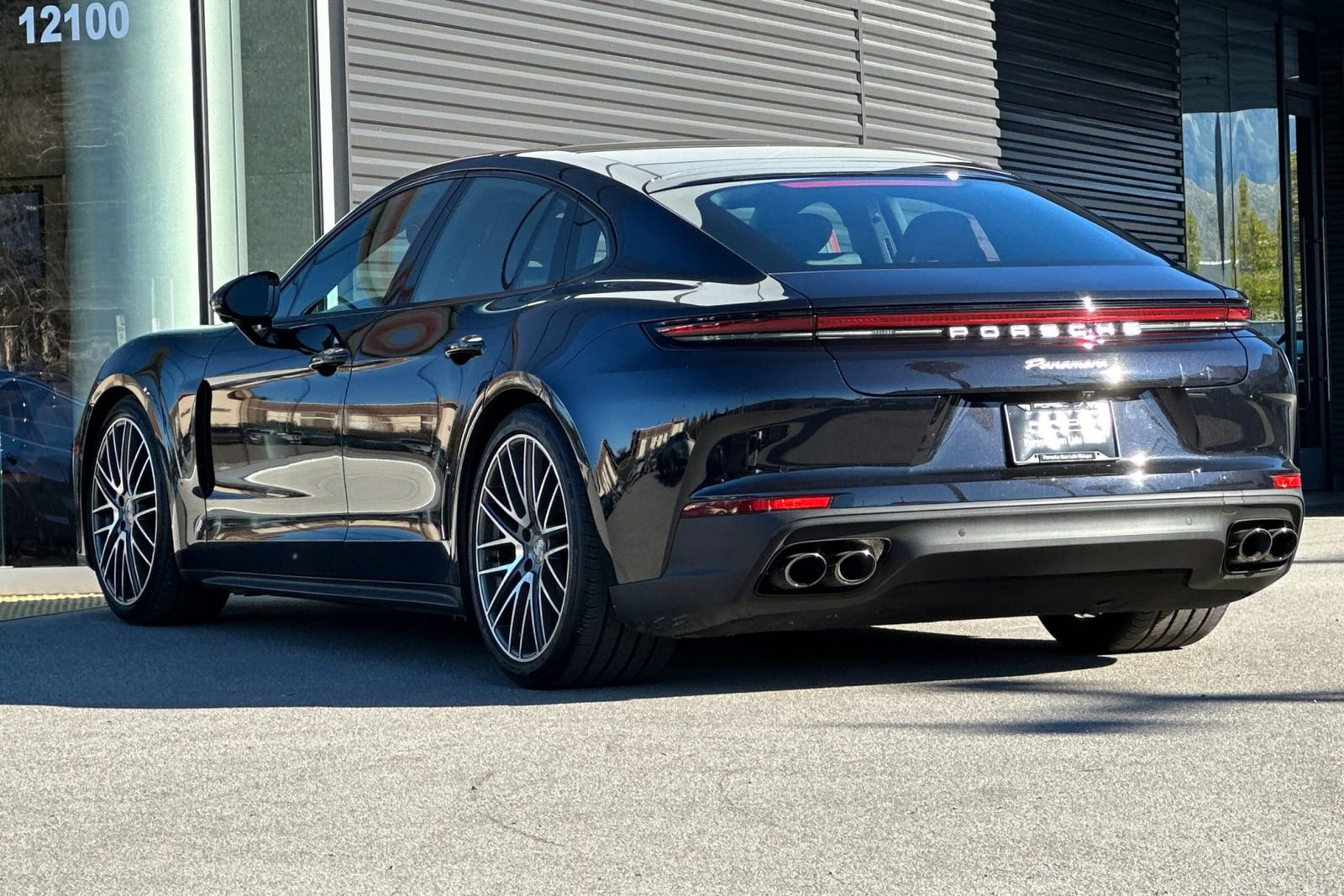 Used 2024 Porsche Panamera image 3