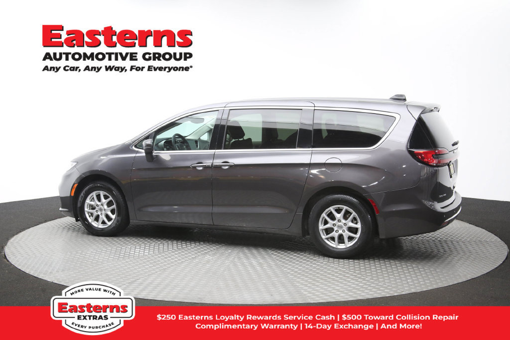 Used 2023 Chrysler Pacifica Touring-L FWD image 64