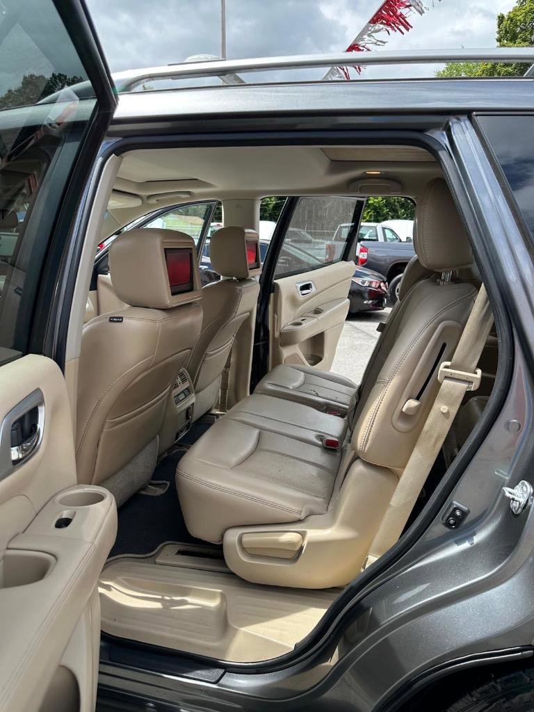 Used 2015 Nissan Pathfinder Platinum w/ Family Entertainment Package FWD image 15