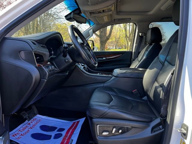 Used 2016 Cadillac Escalade Luxury AWD/4WD image 11