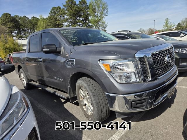 Used 2017 Nissan Titan SV image 2