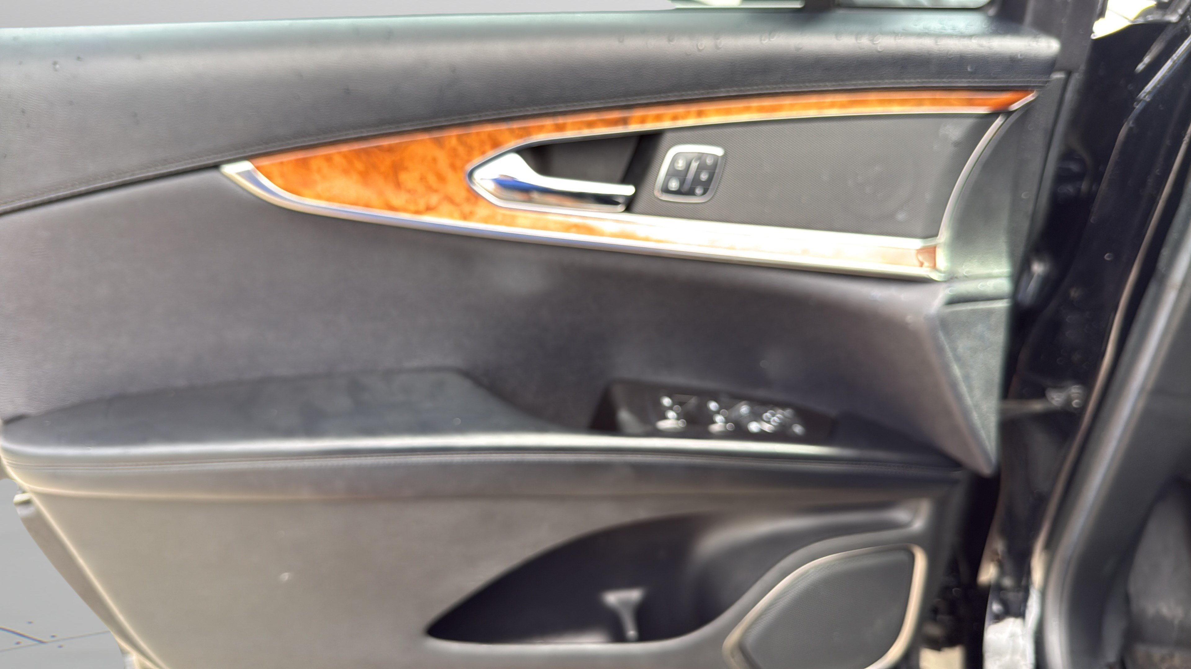 Used 2018 Lincoln MKX Select w/ Select Plus Package FWD image 12