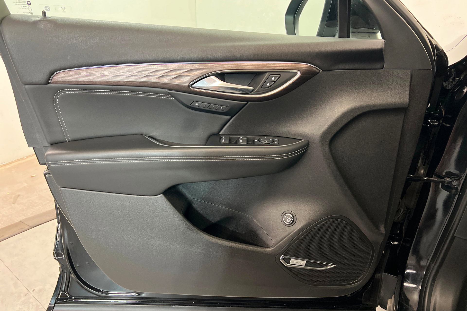 Used 2023 Buick Envision Avenir image 15