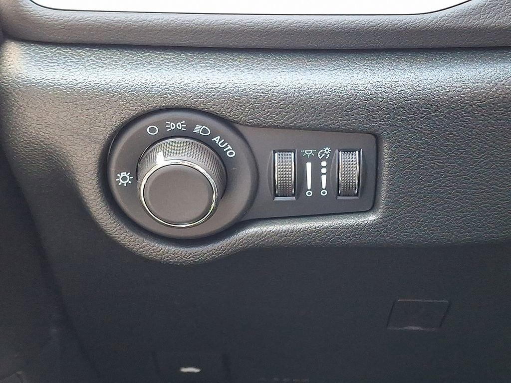 New 2026 Chrysler Voyager LX image 17