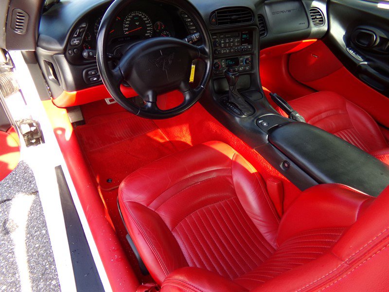 Used 2000 Chevrolet Corvette Coupe w/ Roof Pkg RWD image 18