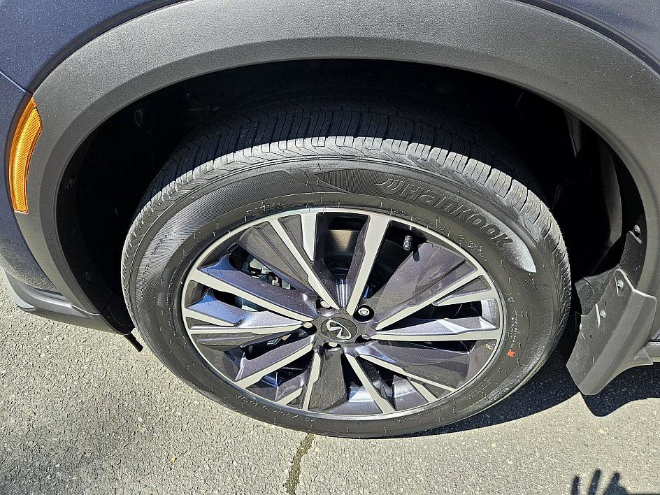 New 2026 INFINITI QX60 Luxe image 18