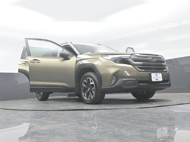 Used 2025 Subaru Forester Premium AWD/4WD image 32