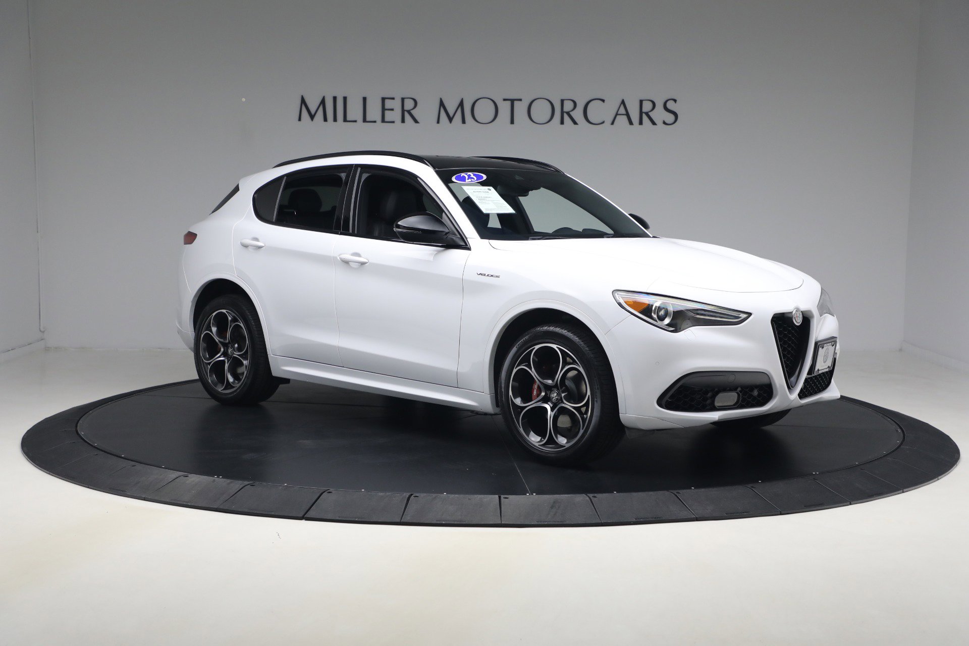 Used 2023 Alfa Romeo Stelvio Veloce AWD/4WD image 10