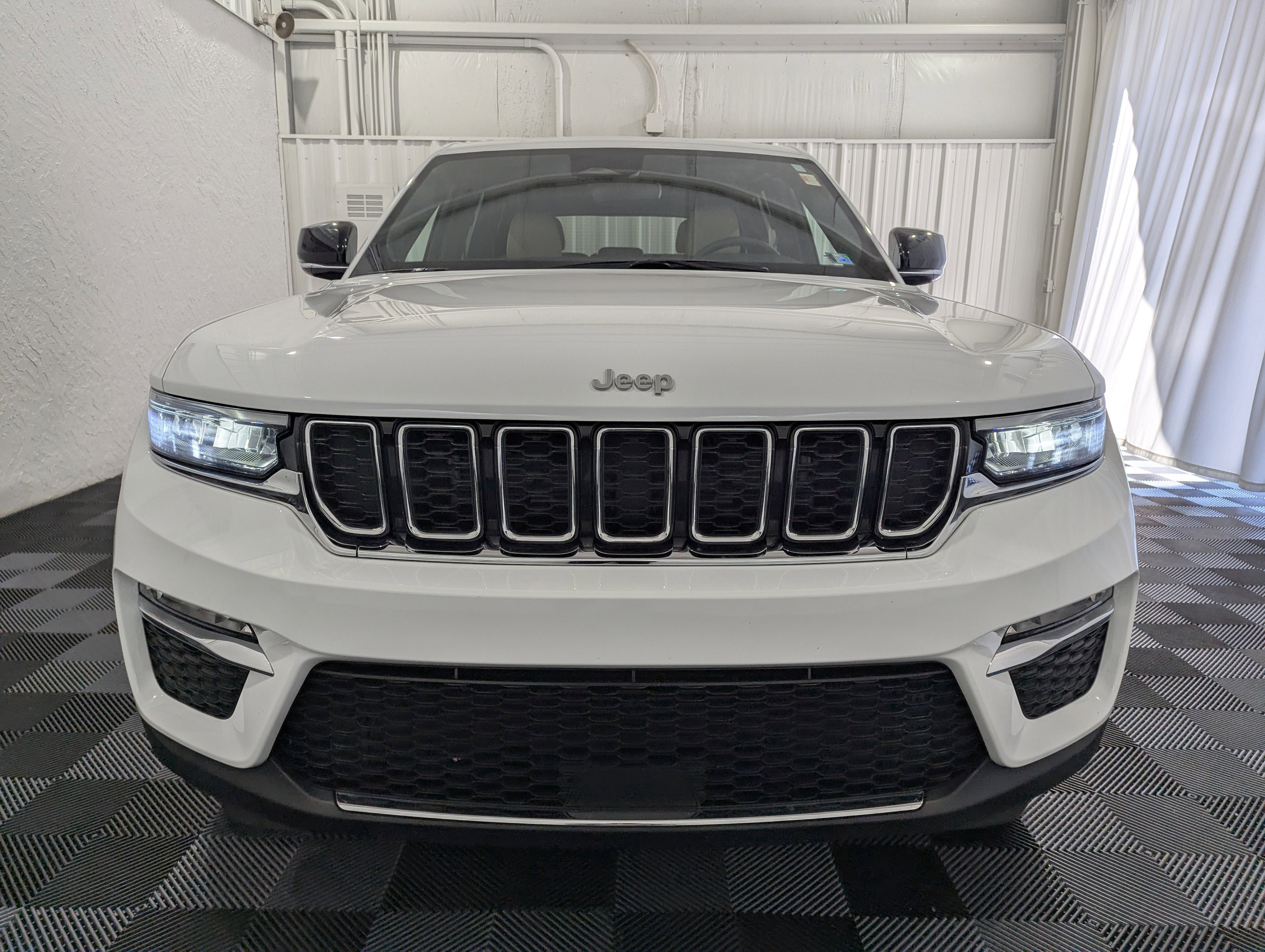 Used 2024 Jeep Grand Cherokee Limited image 4