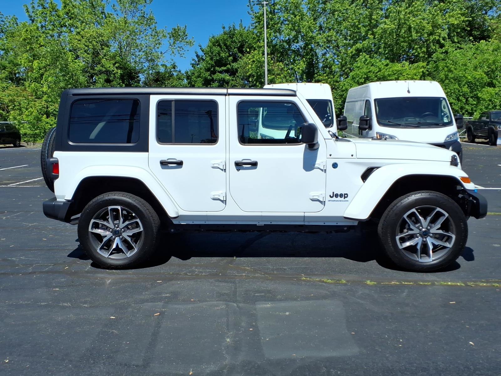 Certified 2024 Jeep Wrangler Unlimited w/ Technology Group AWD/4WD image 9
