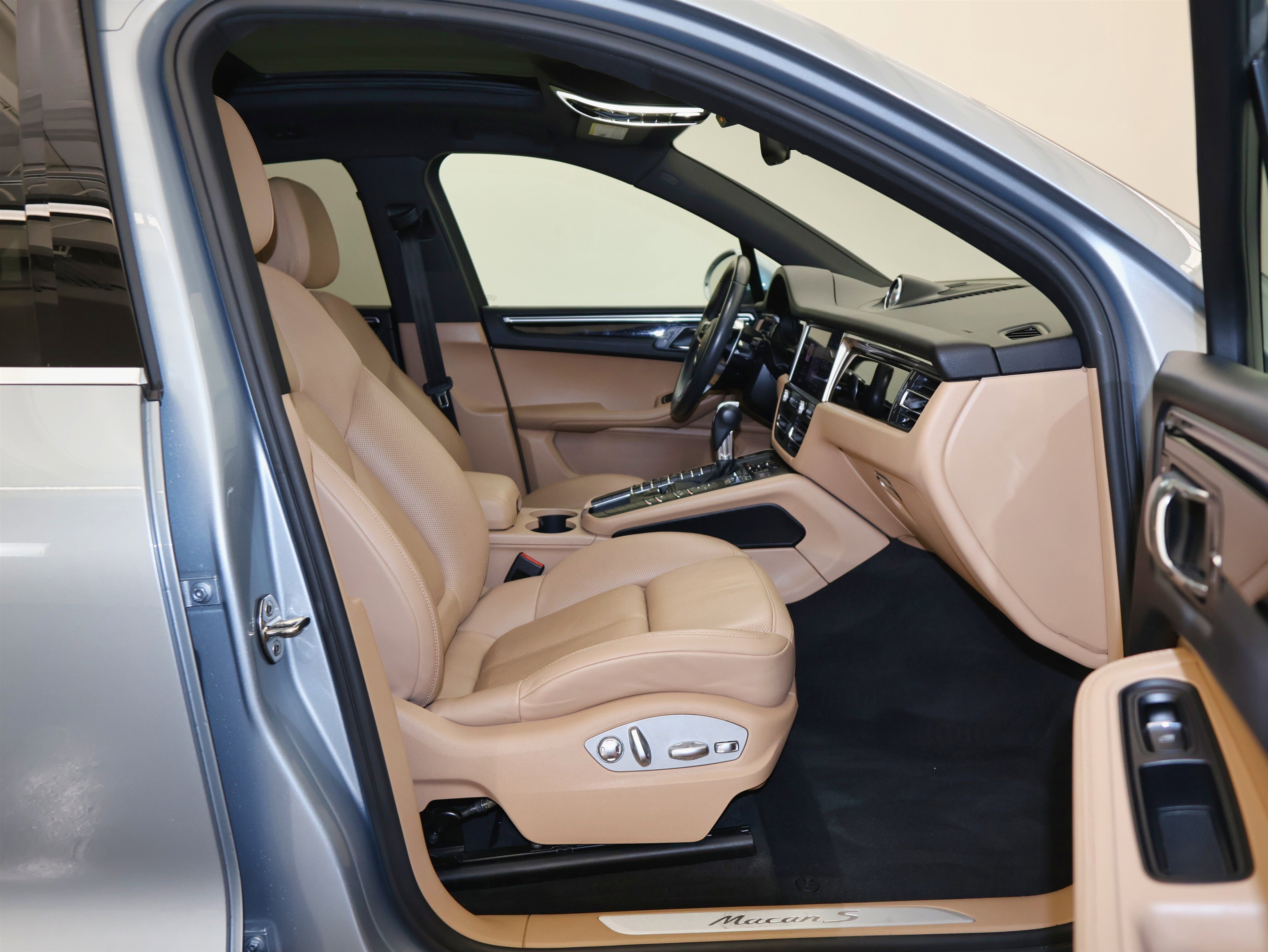 Used 2021 Porsche Macan S image 45