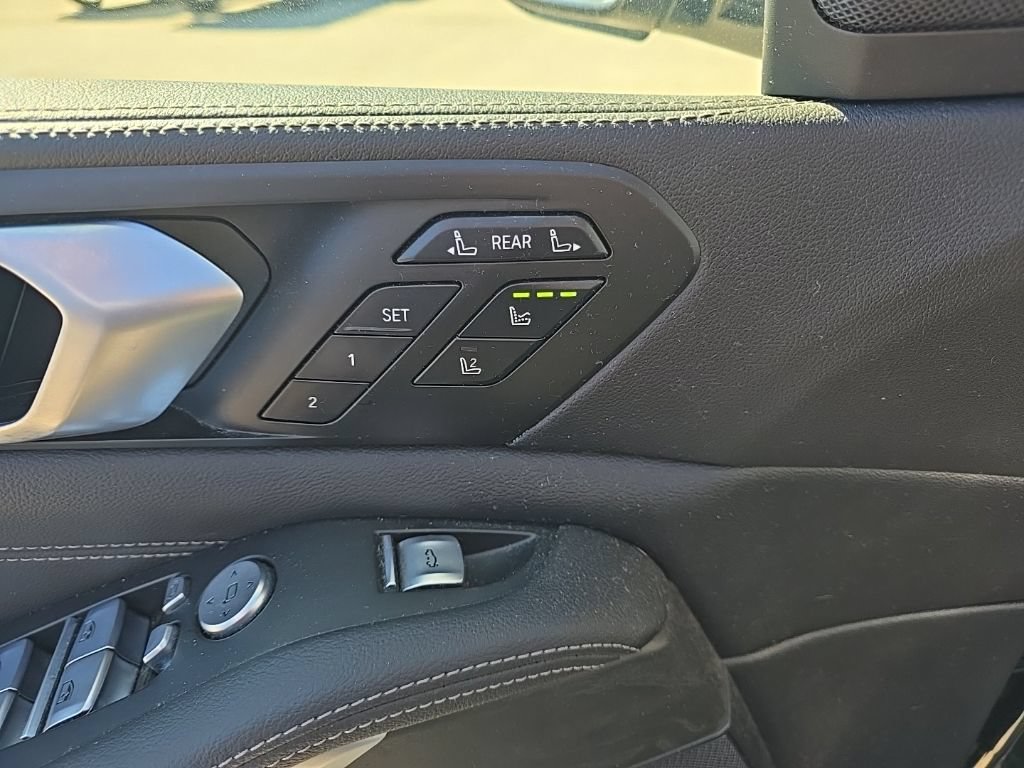 Used 2022 BMW X7 xDrive40i w/ Executive Package AWD/4WD image 14