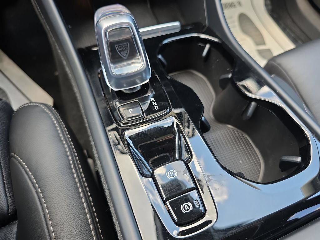 Used 2023 Volvo XC40 B5 Plus w/ Driver Assist Package AWD/4WD image 26