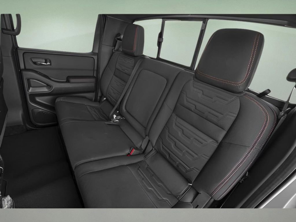 Used 2025 Nissan Frontier PRO-4X w/ Pro Convenience Package image 17