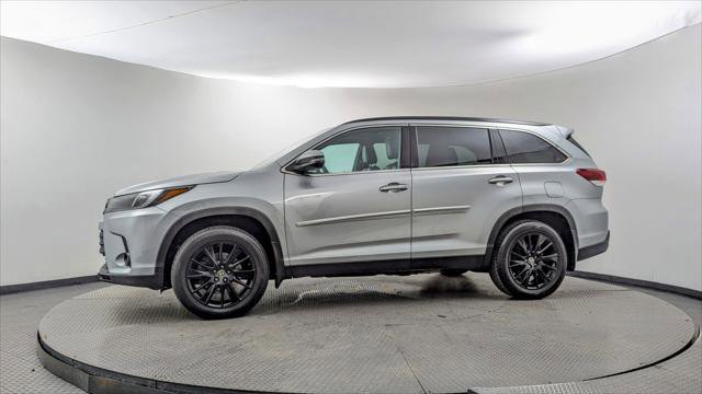 Used 2019 Toyota Highlander SE image 3