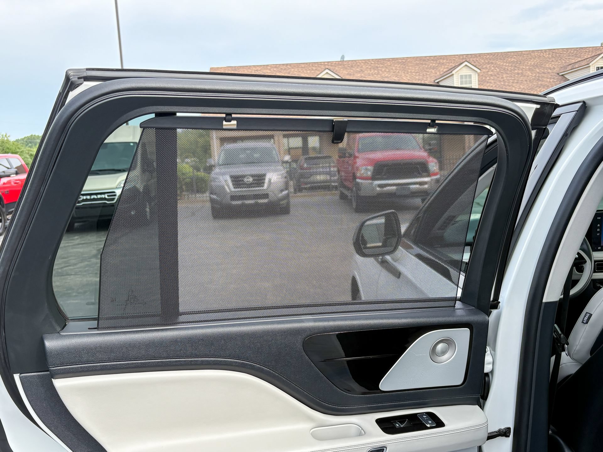 Used 2025 Lincoln Aviator Reserve w/ Luxury Package RWD image 26