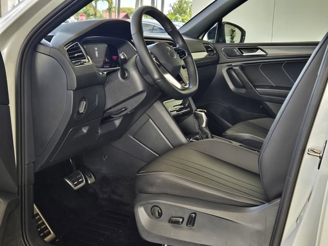 Certified 2022 Volkswagen Tiguan SE R-Line image 13