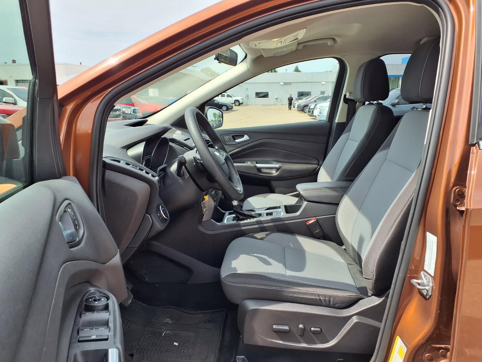 Used 2017 Ford Escape SE w/ SE Cold Weather Package FWD image 18