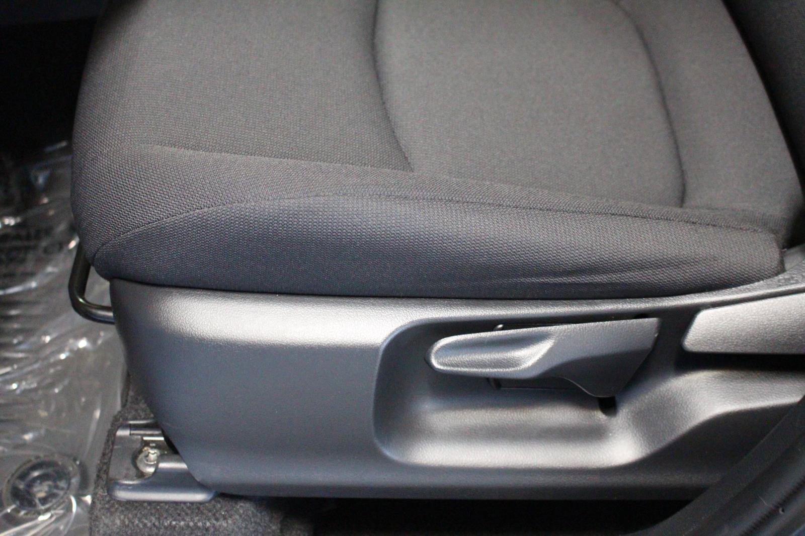 Used 2025 Toyota Corolla Cross LE image 30