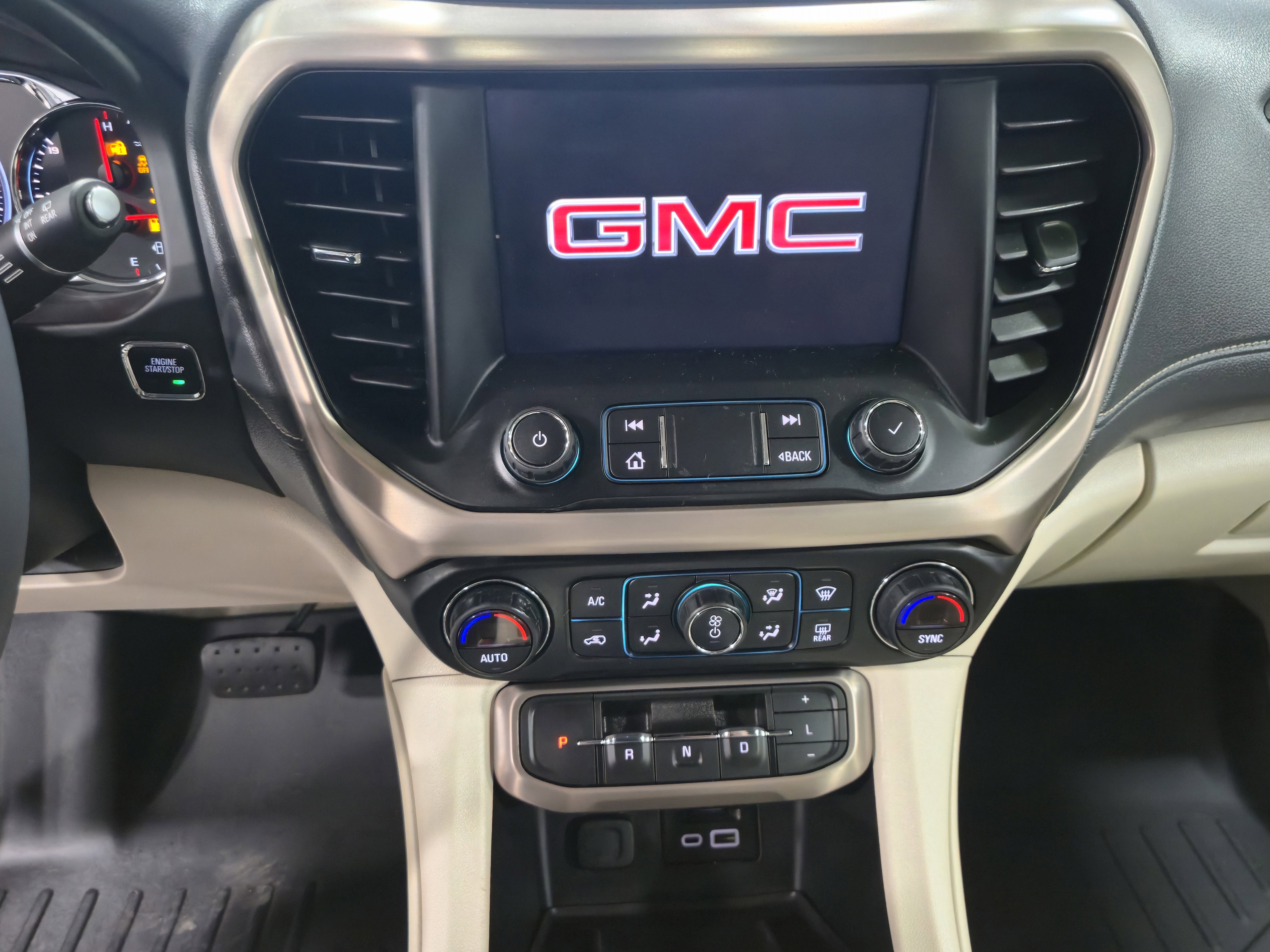 Certified 2020 GMC Acadia Denali w/ Technology Package image 14