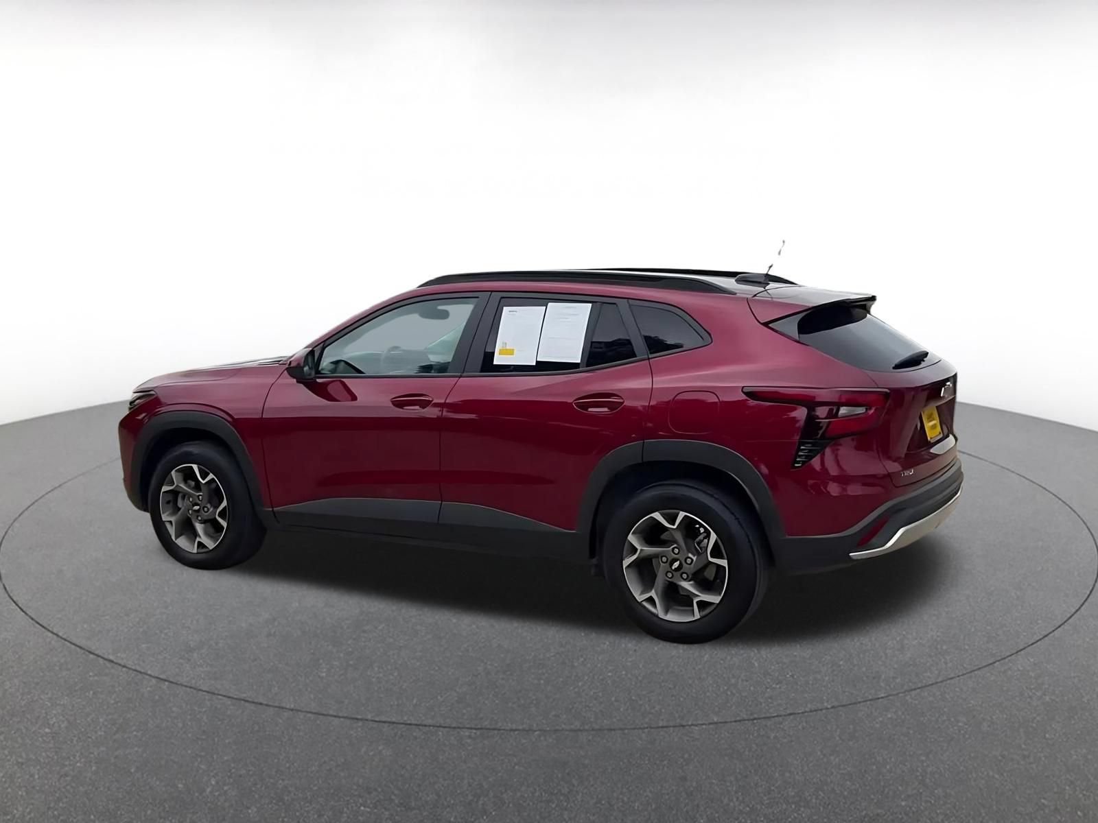 Used 2025 Chevrolet Trax LT FWD image 10