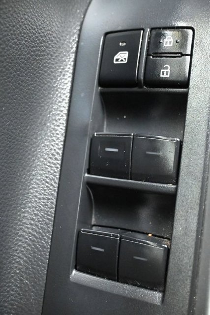 Used 2022 Toyota Highlander XLE FWD image 24