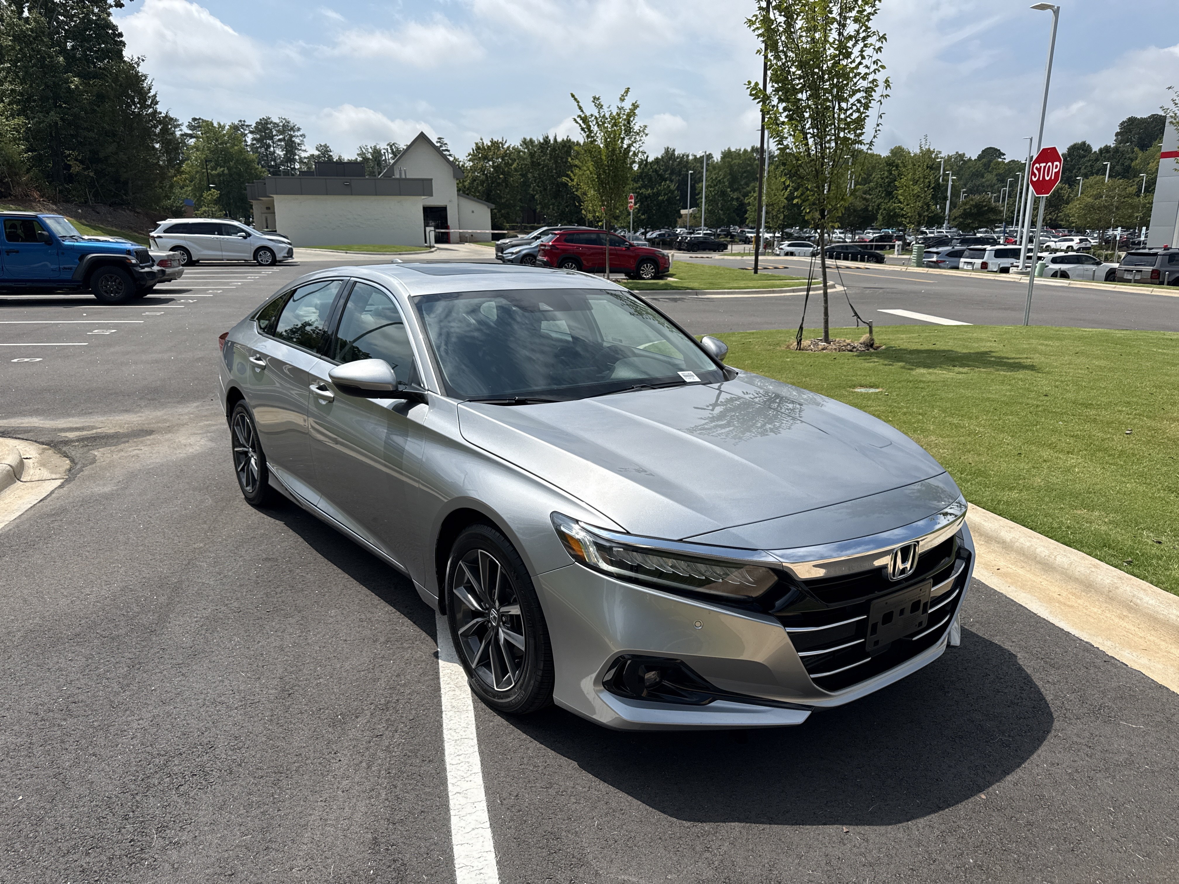 Used 2022 Honda Accord EX-L image 2