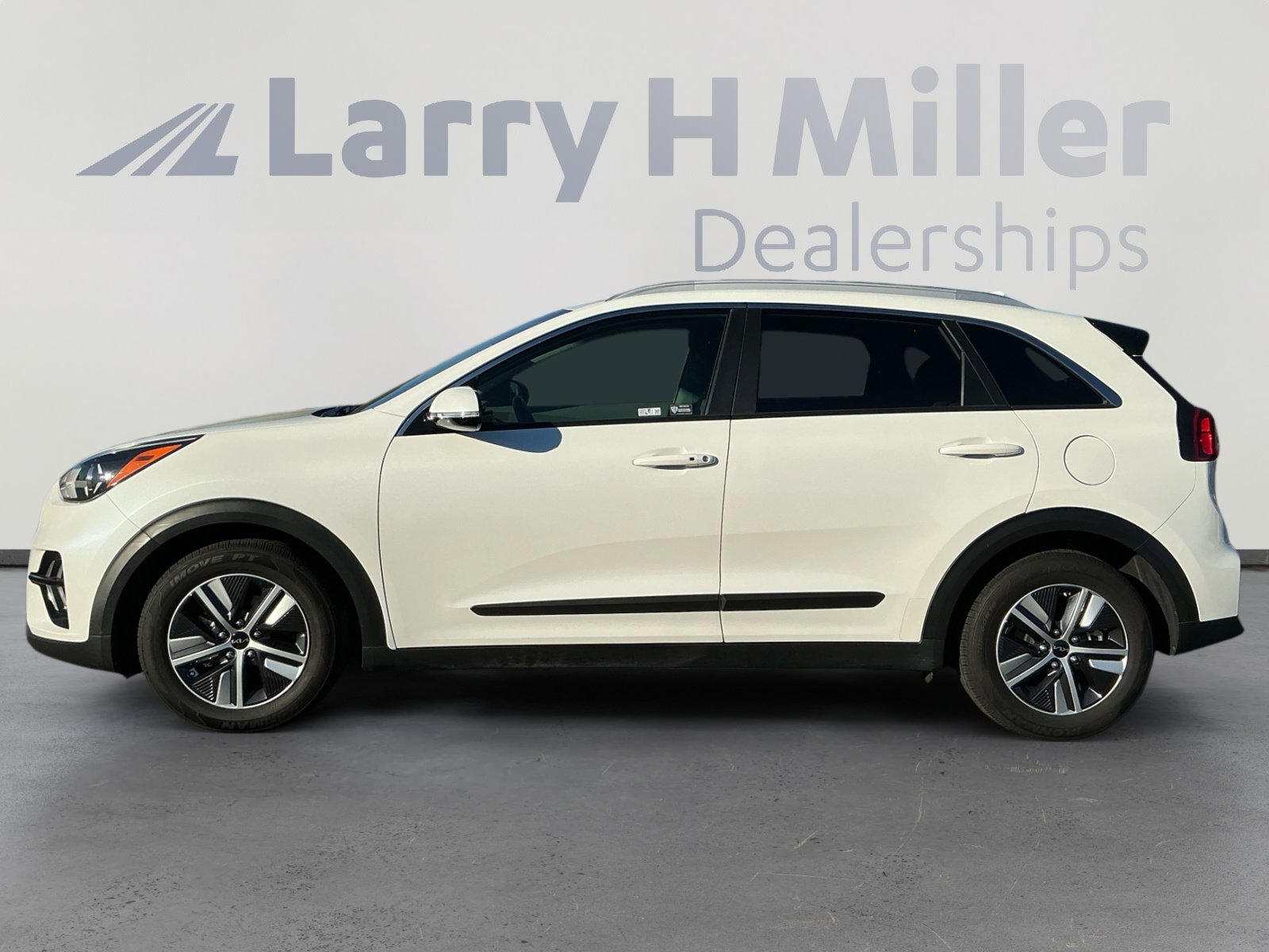 Used 2022 Kia Niro EX Premium image 2